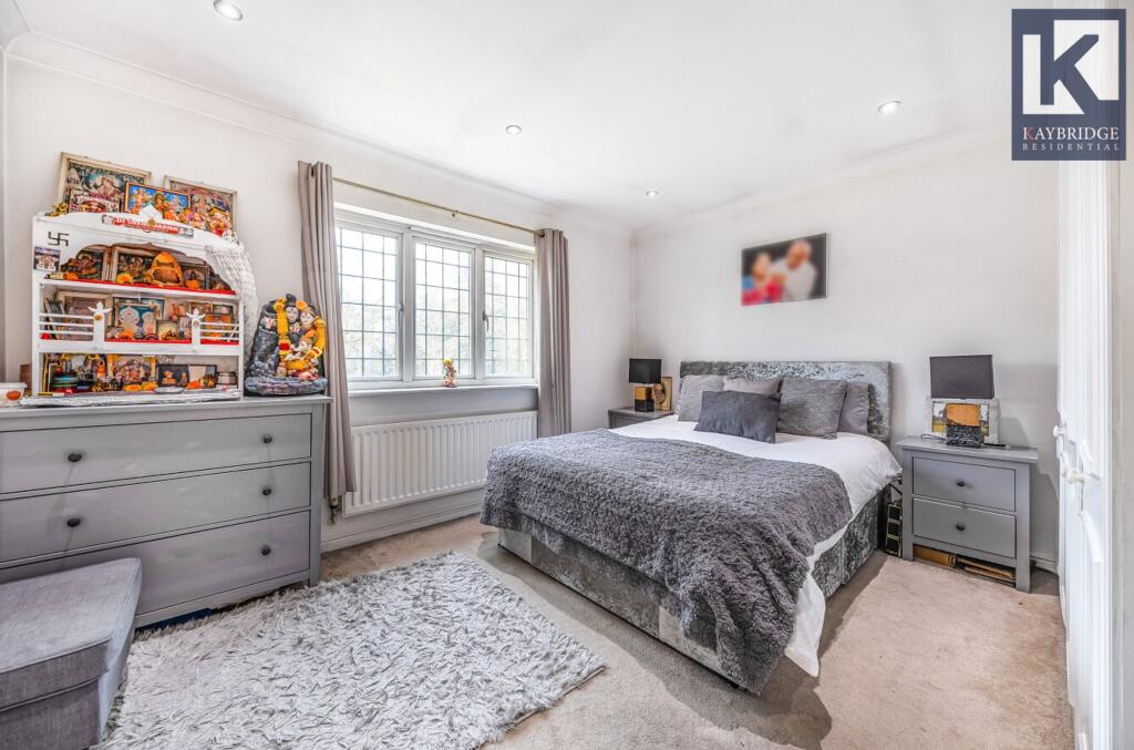 Oakwood Avenue, Epsom