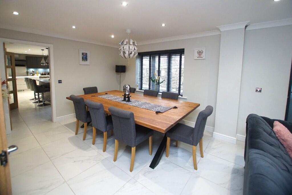 Entertainment/Dining