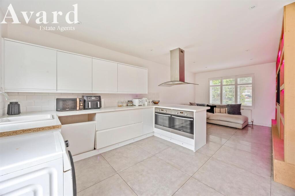 Lomond Avenue, 15_009.JPG