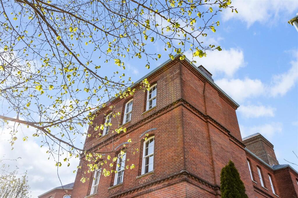 Top Floor Apartment.jpg