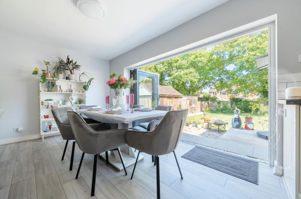 16-682469aa83fc5-...