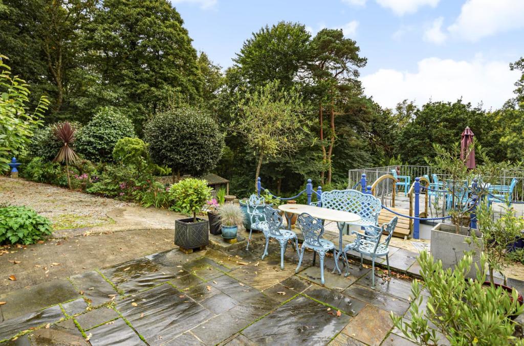Side terrace.jpg