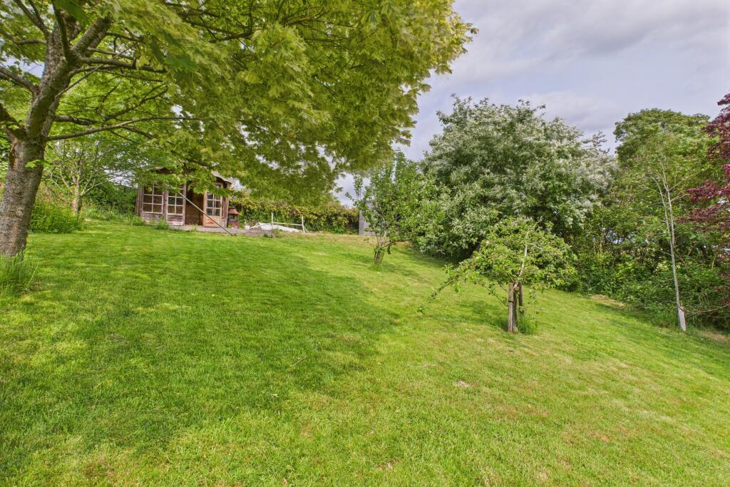 CAM04201G0-PR0085-STILL082