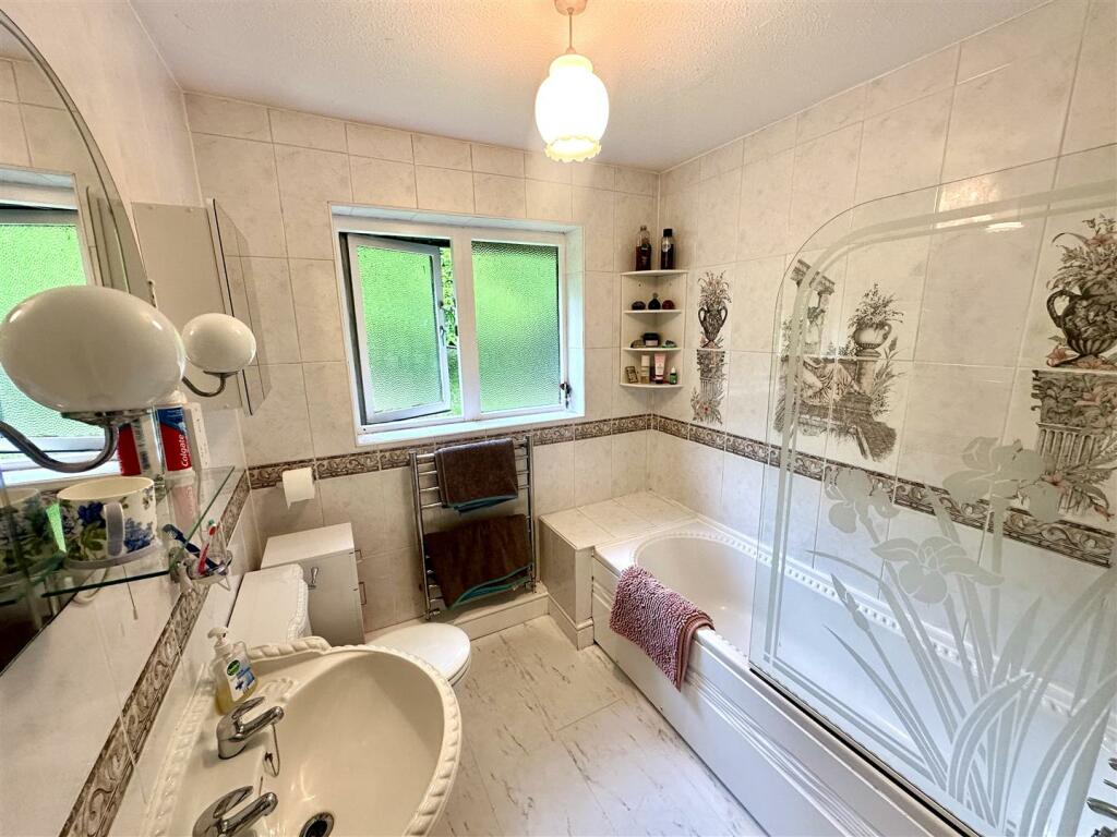 FAMILY BATHROOM