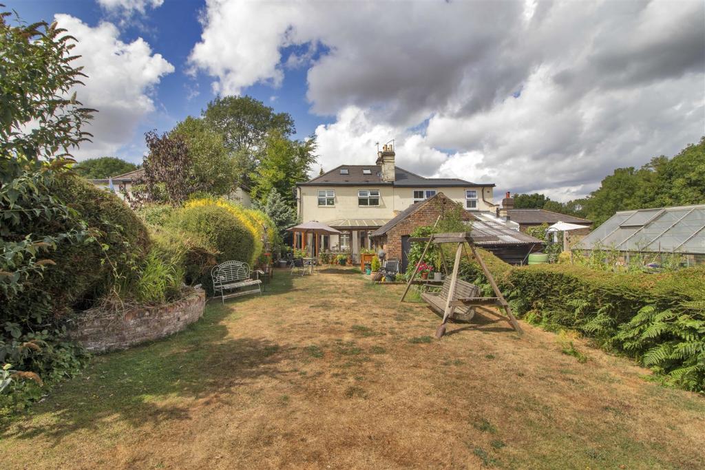 Garden to House.jpg