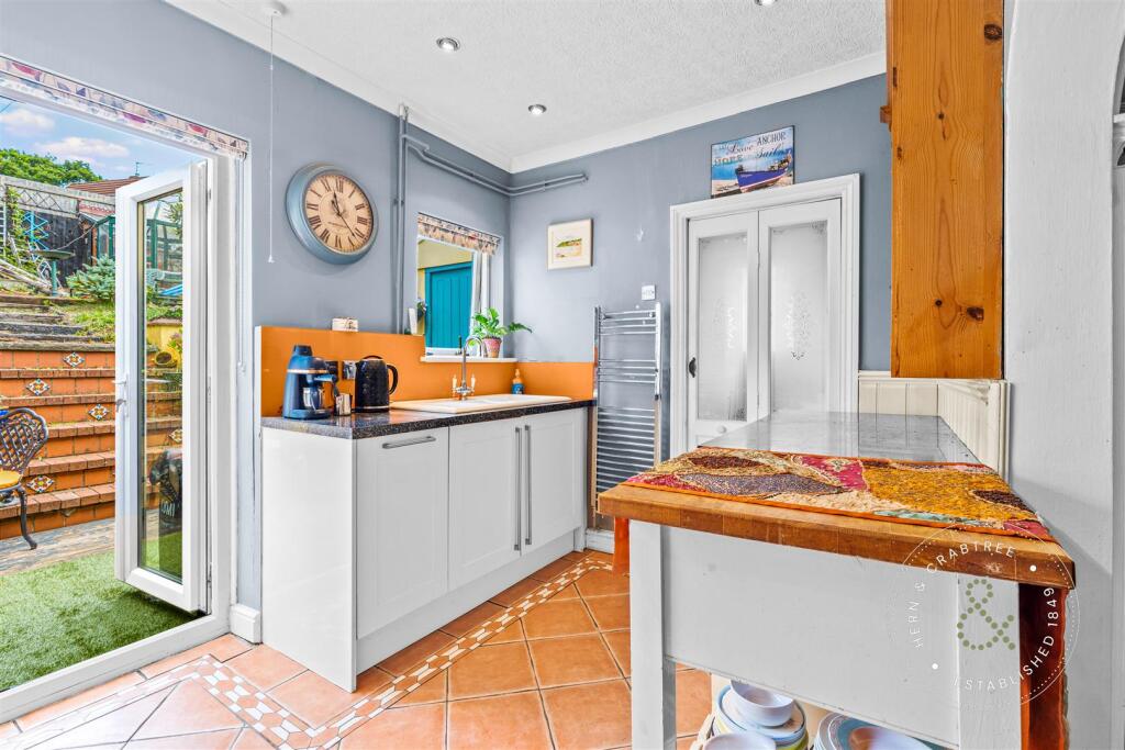 Commercial Road, Hern Crabtree (19).jpg