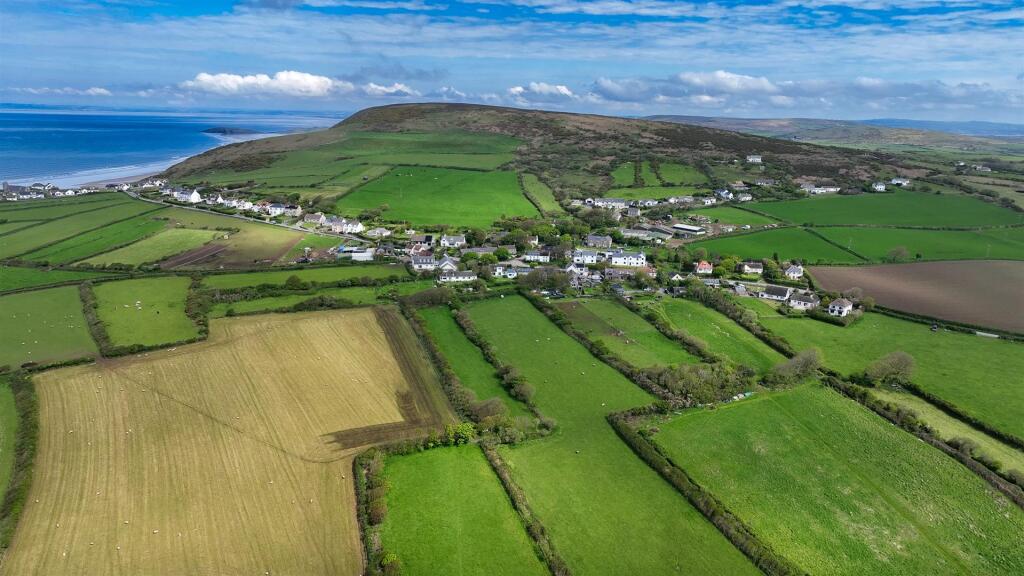 Sequence 01.00_05_39_05.Still014.jpg