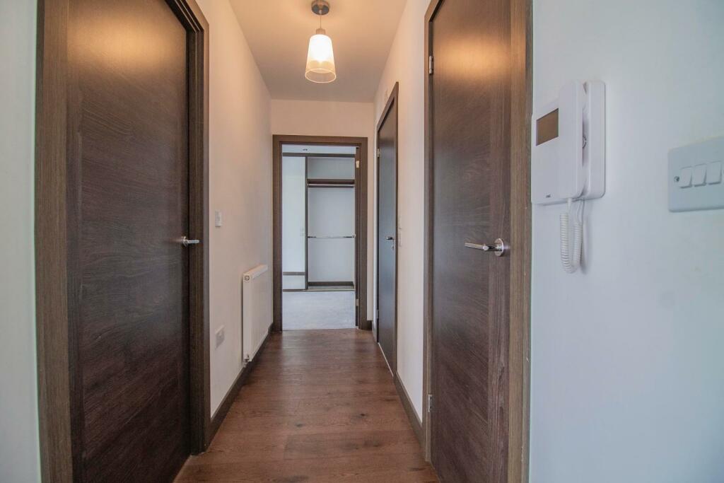 87 Harland Court [Inner Hall].jpg