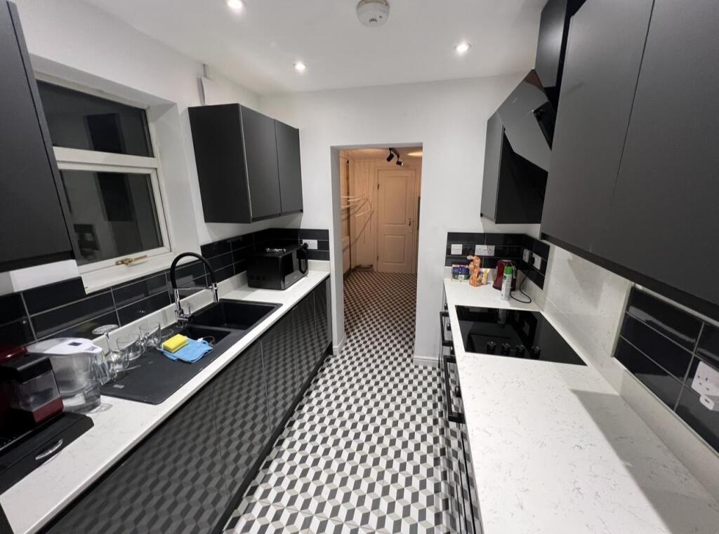 KITCHEN 2.jpg