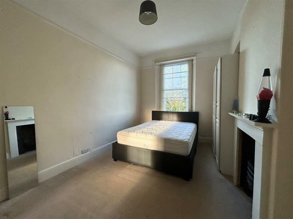 Bedroom (2).jpg