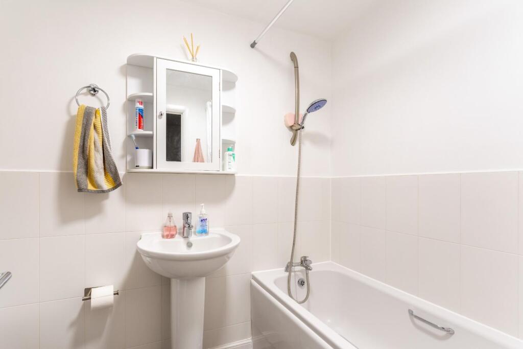 Westview Close-5.jpg