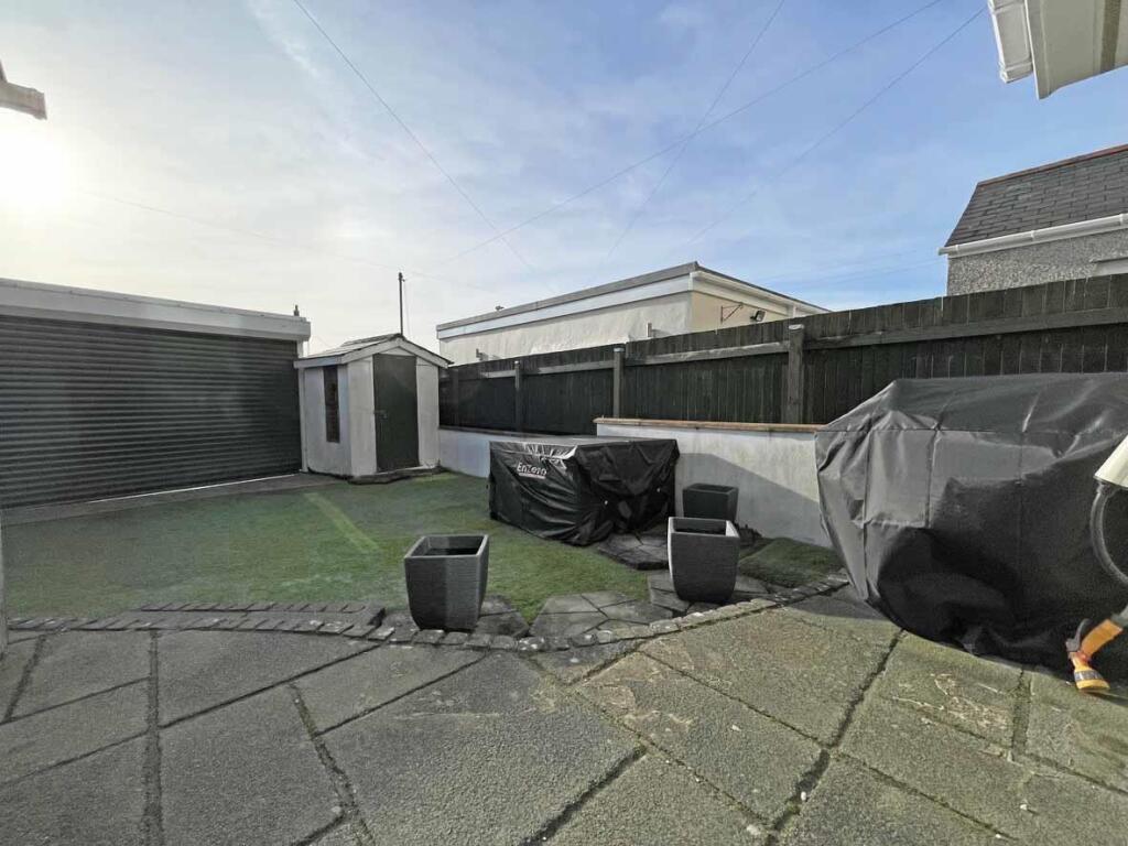 Fort Austin Avenue 28 Garden 1.jpg