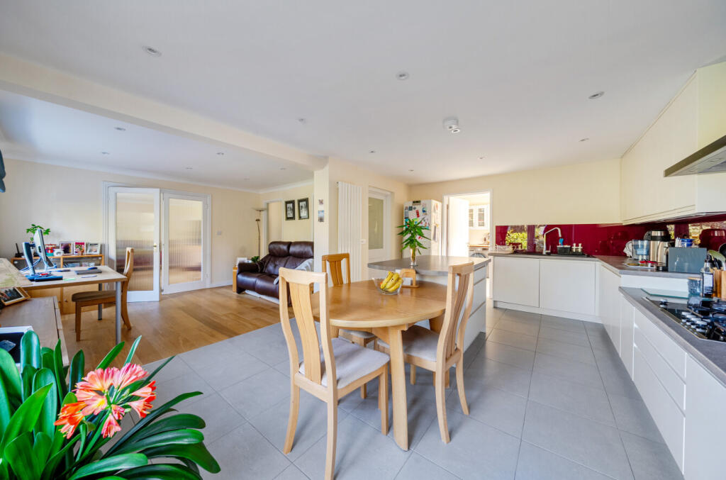 1384608-8-692042b...