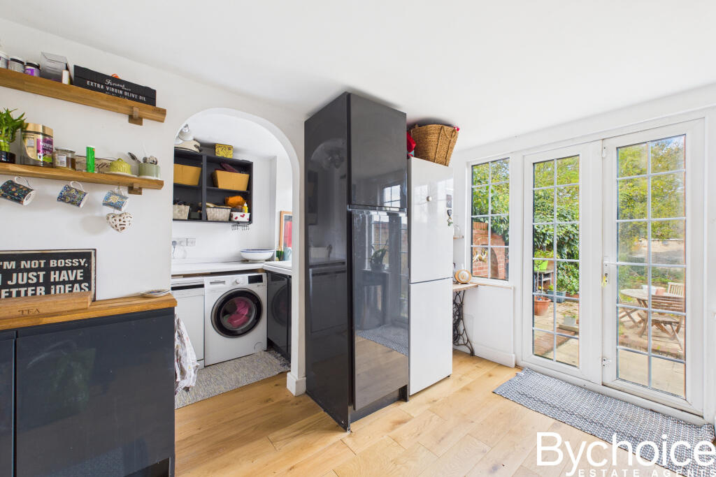 CAM05454G0-PR0072-STILL005