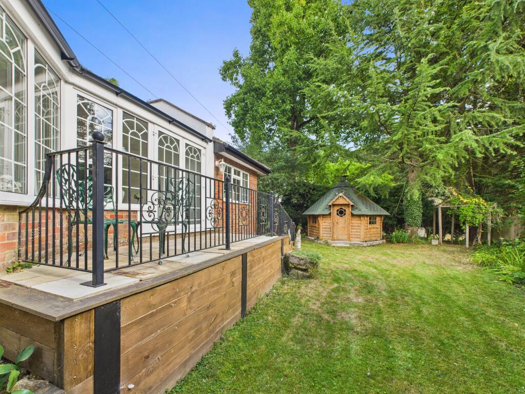 CAM02909G0-PR0466-STILL005