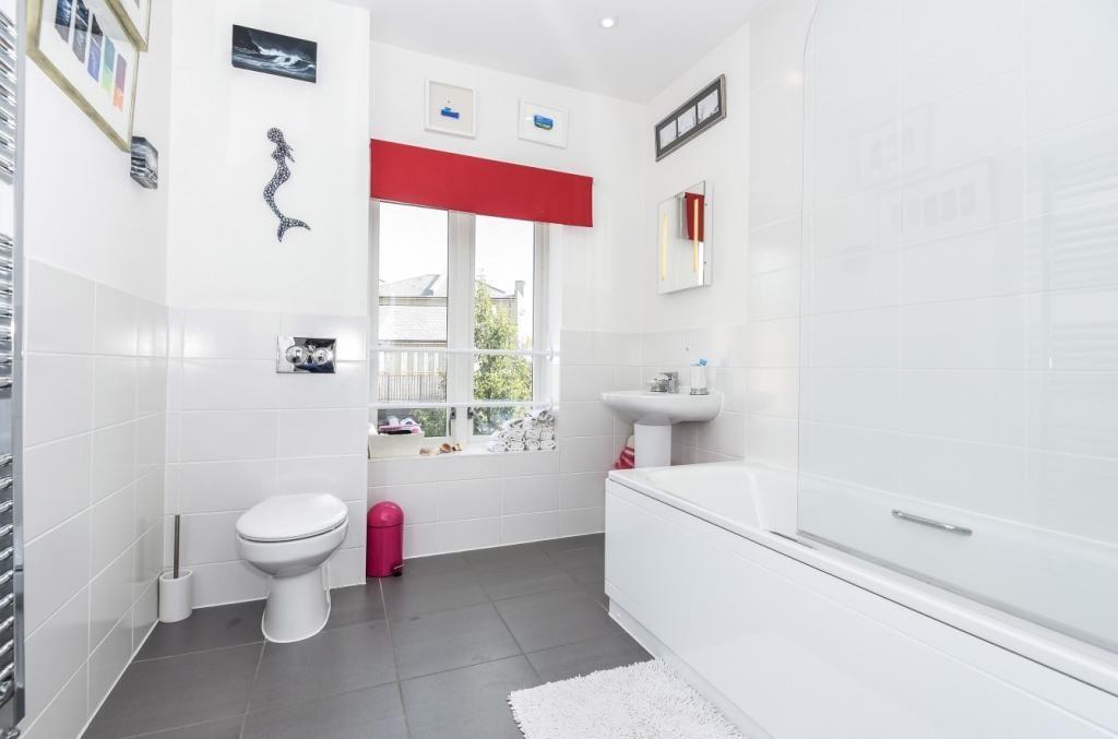 Bathroom House to re