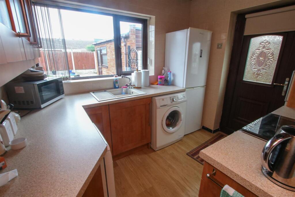 FITTED KITCHEN