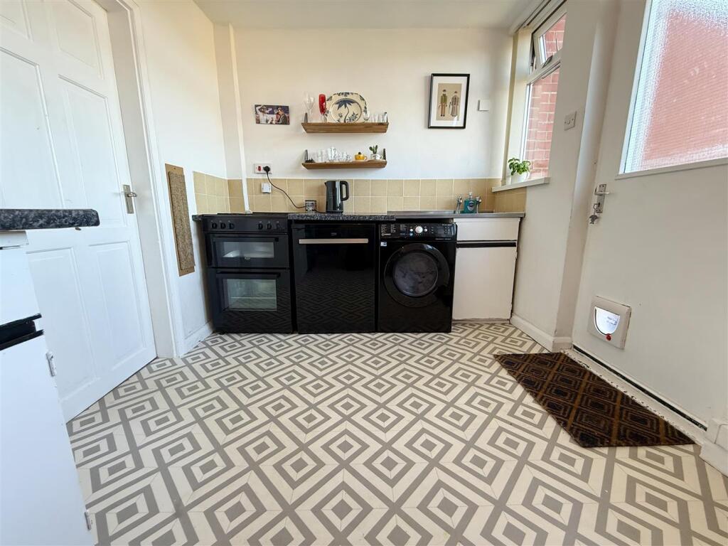 KITCHEN DINING ROOM
