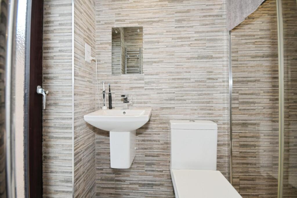 EN SUITE.jpg