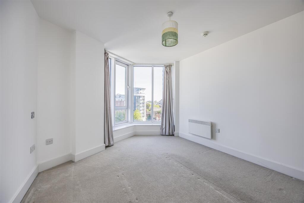 19 Centurion Court, Gunwharf Quays, Portsmouth-Por