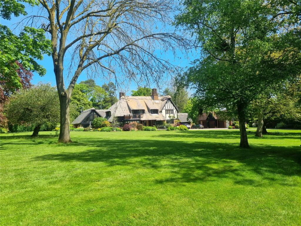 The Thatched House