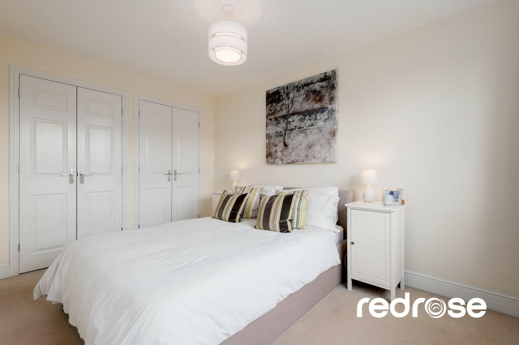 11 Robinson Close...