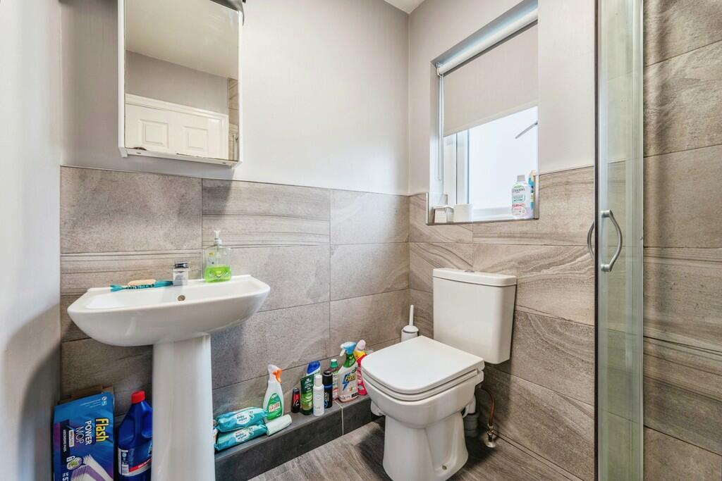 En-suite Shower R...