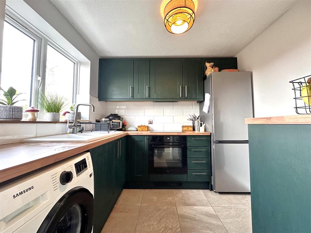 Stylish Modern Kitchen 947