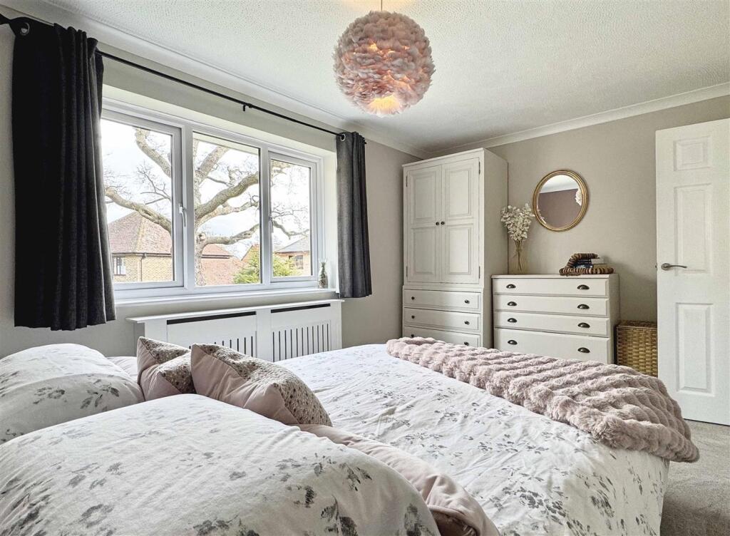 Master Bedroom b.jpg