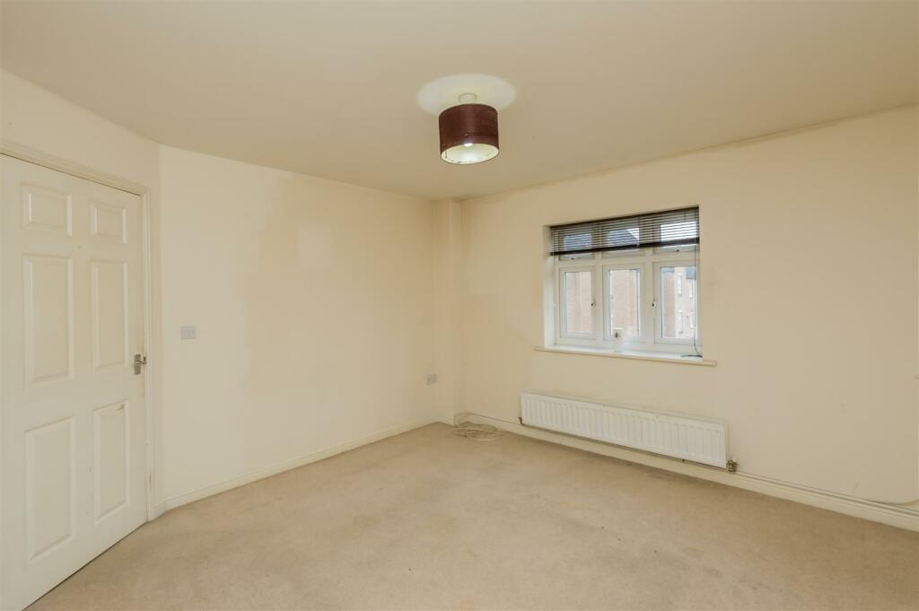 Dining / Living Room: