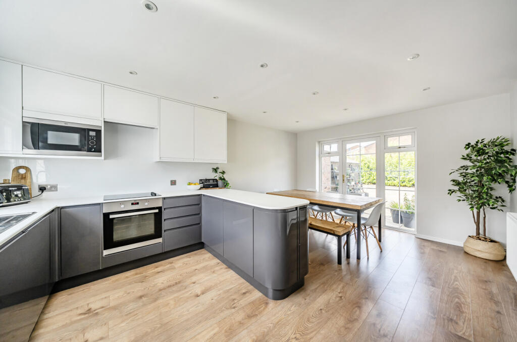 1315624-11-685af6...