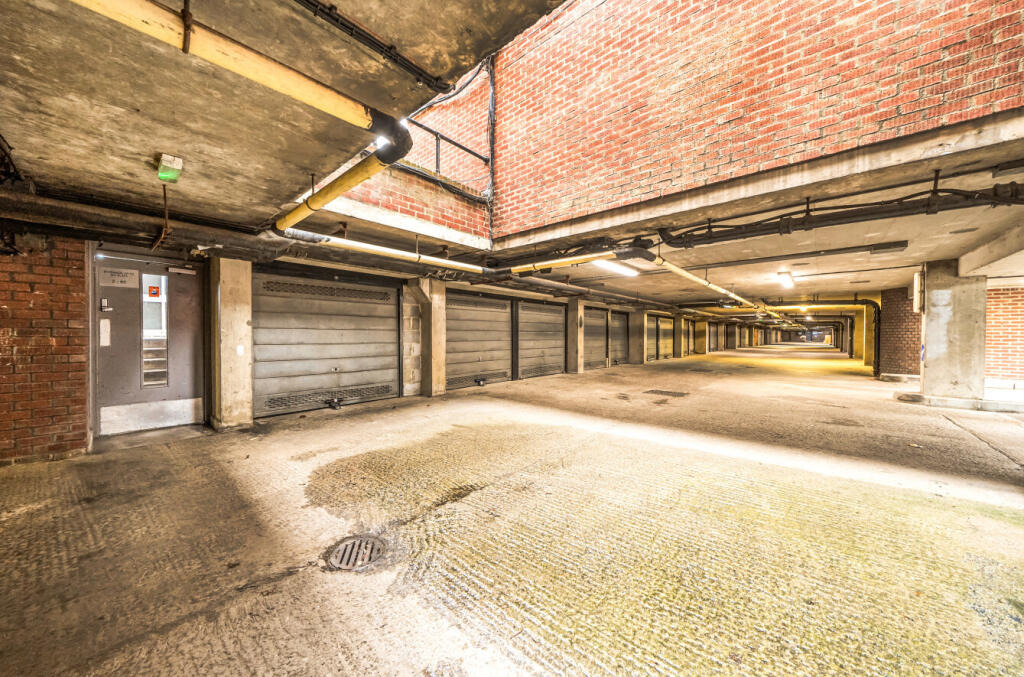 1386535-1-692d8ee...