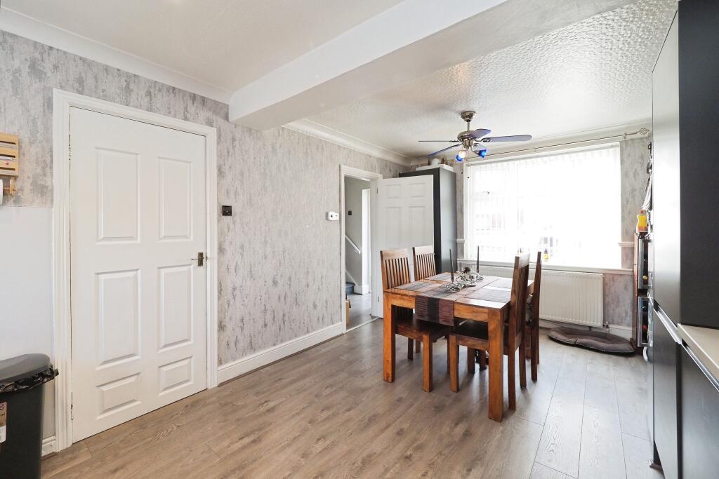 Stylish Open and Airy Kitchen and Dining Room