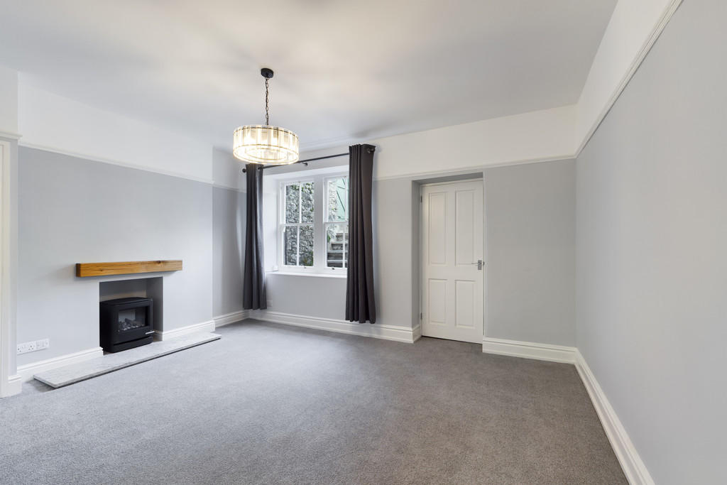 Spacious Lounge 