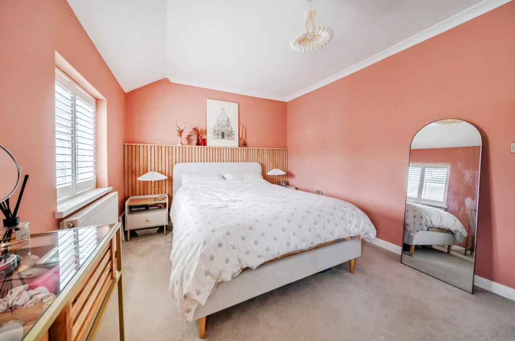 1395676-12-695f9c...