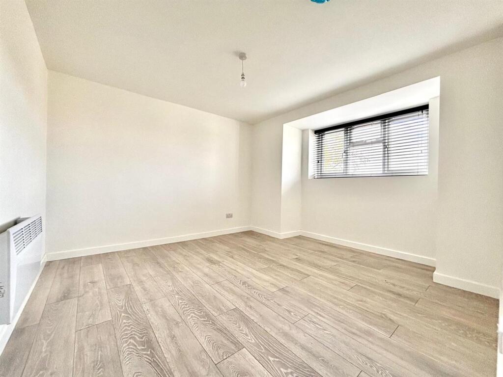 WhatsApp Image 2025-10-25 at 12.55.09_f943f733.jpg