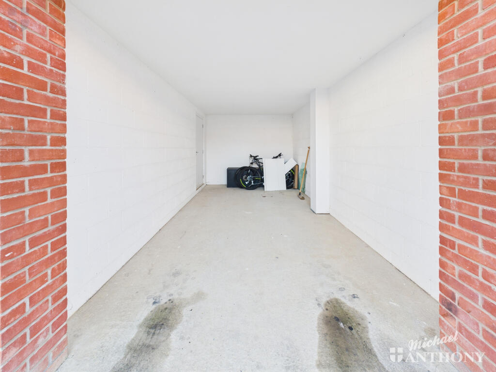 CAM03852G0-PR0503-STILL008