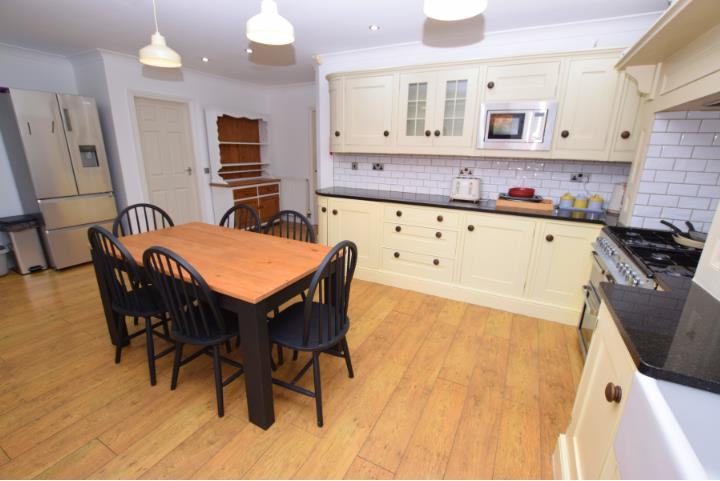 LIVING KITCHEN DINER