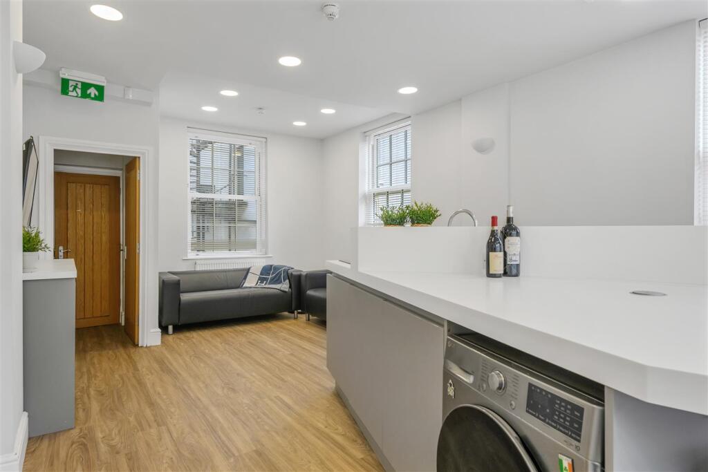 2 Clarendon St-Hi-2.jpg