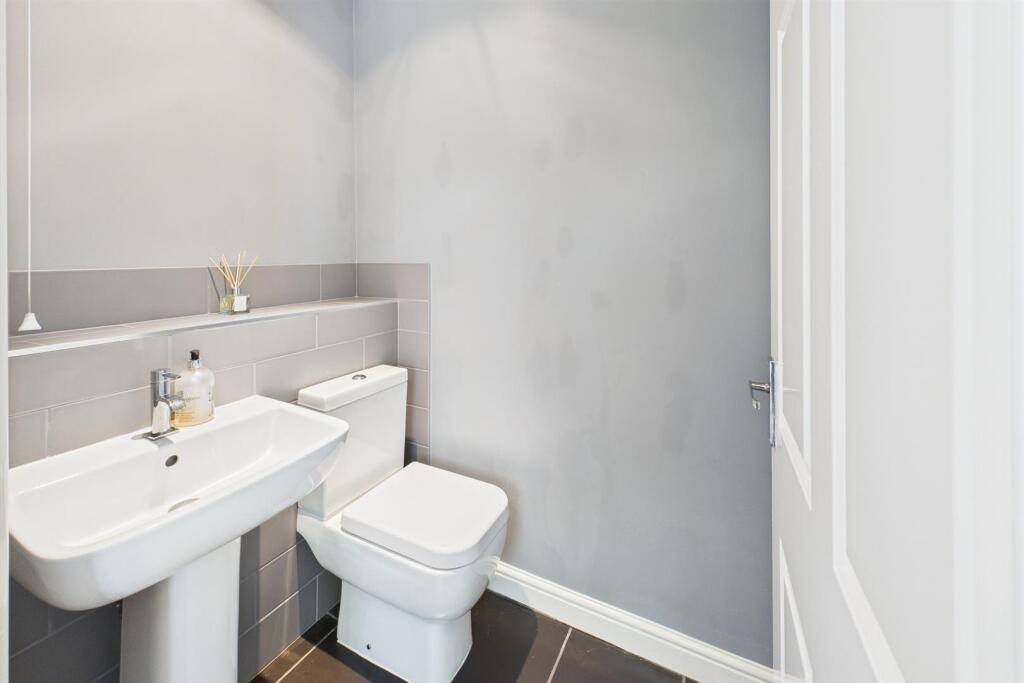 downstairs toilet.jpg