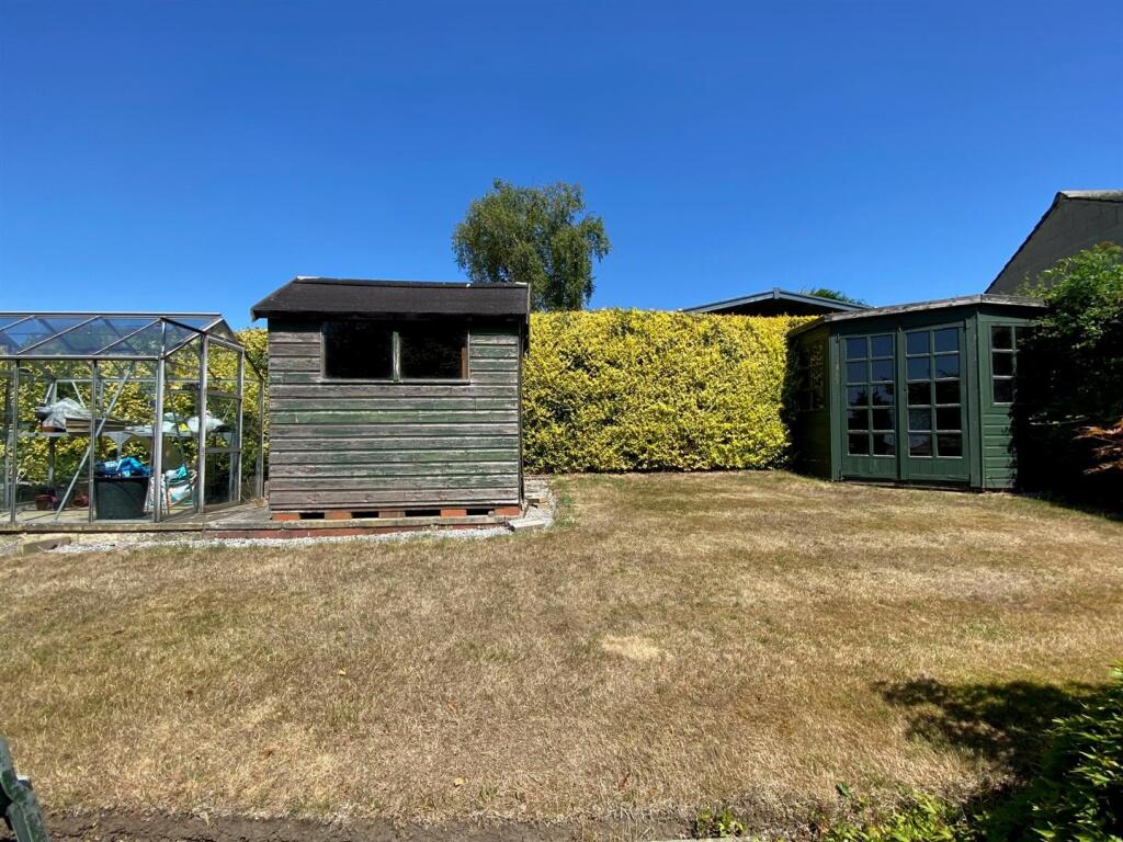greenhouse and sheds to rear.jpg