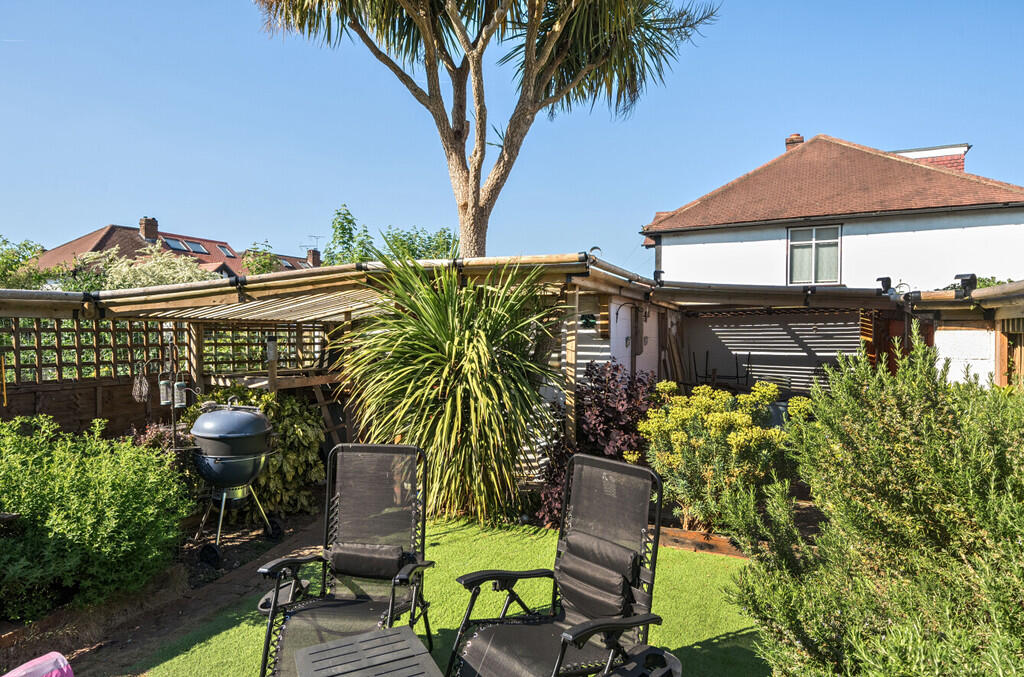 9-682389ae49fbe-1...