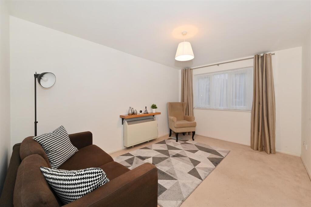 Ringwood-Gardens (8).JPG