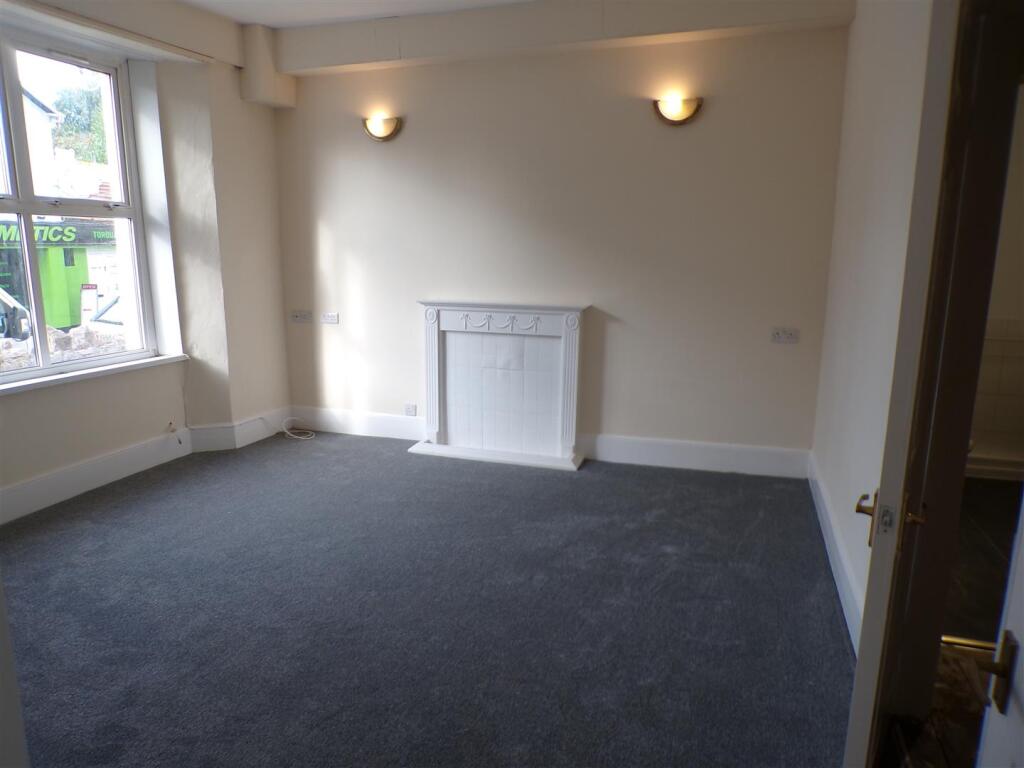 Lounge.JPG