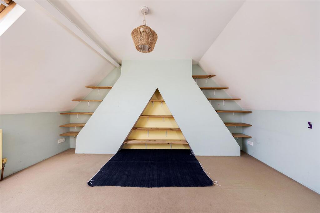 Pretoria Avenue, E17