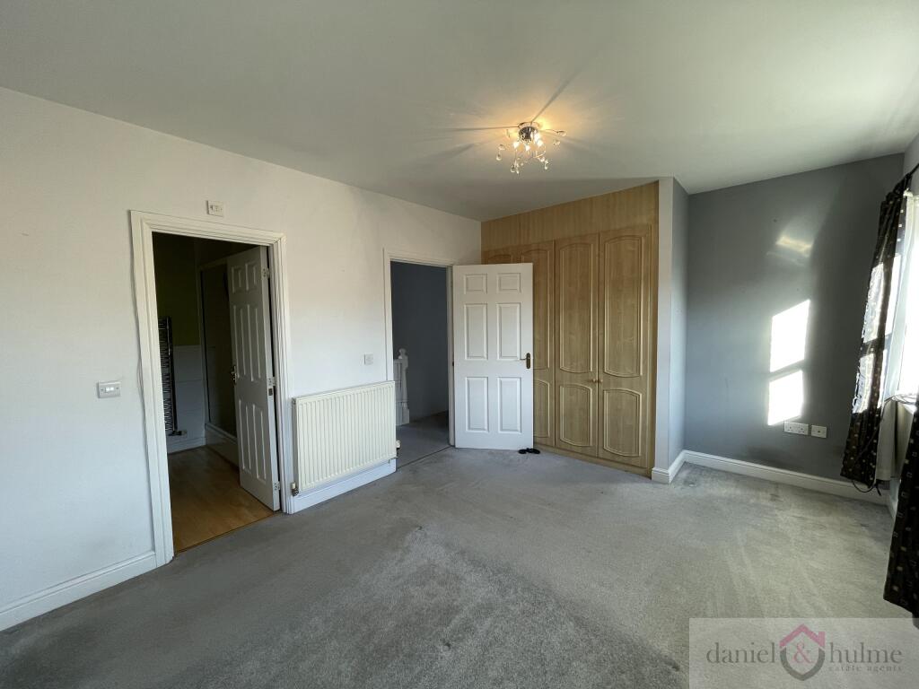 17-mainbedroom2