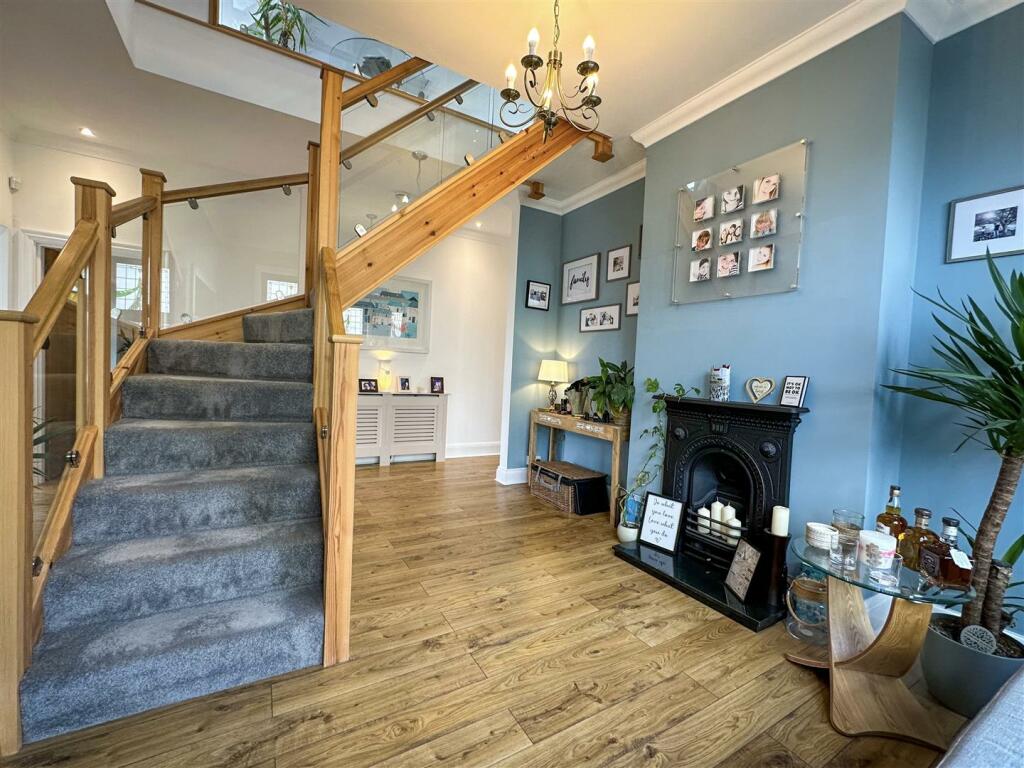 ALTERNATE VIEW OF SITTING ROOM