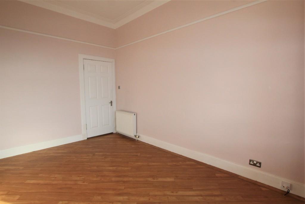 bed 4/dining room