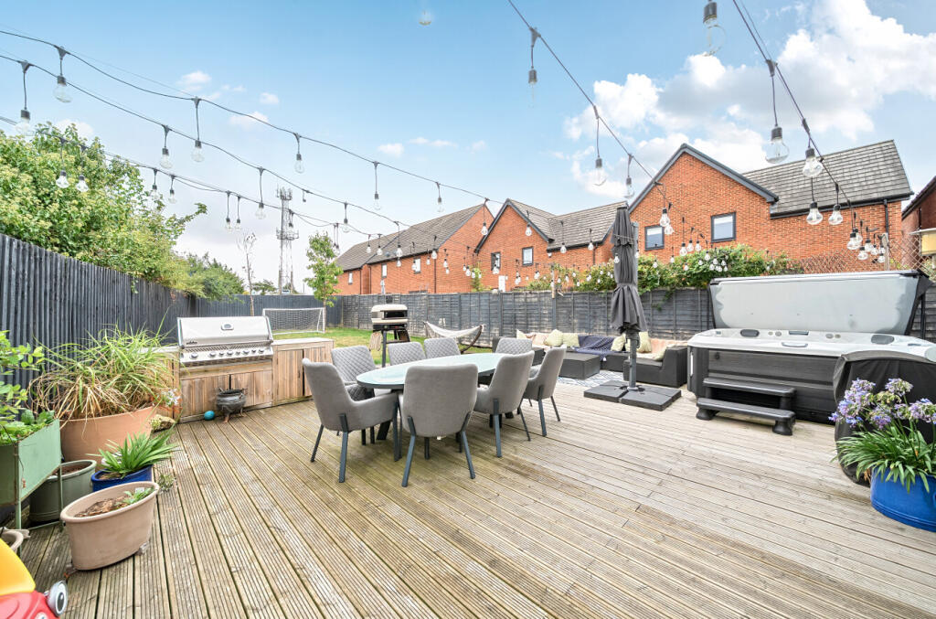 1339786-5-68a610e...