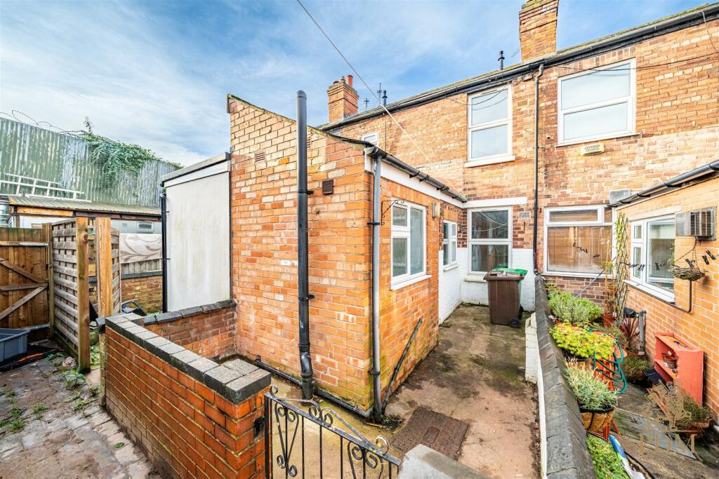 53, Hardstaff Road Nottingham, NG2 4HR